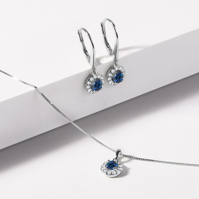ENSEMBLE DE BAGUES EN OR BLANC AVEC SAPHIRS ET DIAMANTS - ENSEMBLES DE BIJOUX EN GEMMES - 