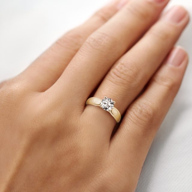 VERLOBUNGSRING MIT 1,0 CT LABORDIAMANT IN GELBGOLD - RINGE MIT LAB GROWN DIAMANTEN - 