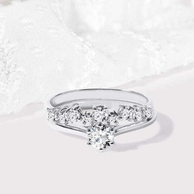 ATEMBERAUBENDES VERLOBUNGSSET MIT DIAMANTEN IN WEISSGOLD - TRAURING- UND VERLOBUNGSSETS - 