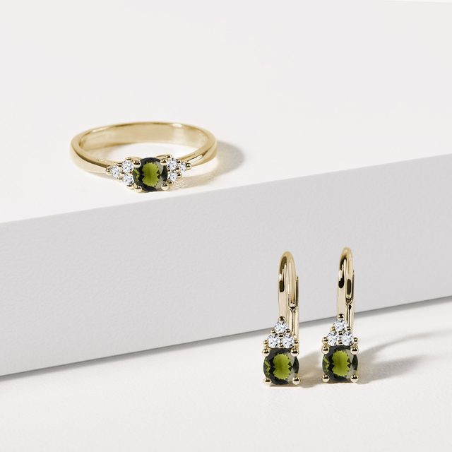 BOUCLES D'OREILLES PENDANTES AVEC VLTAVINE ET DIAMANTS EN OR - BOUCLES D'OREILLES EN MOLDAVITE - 