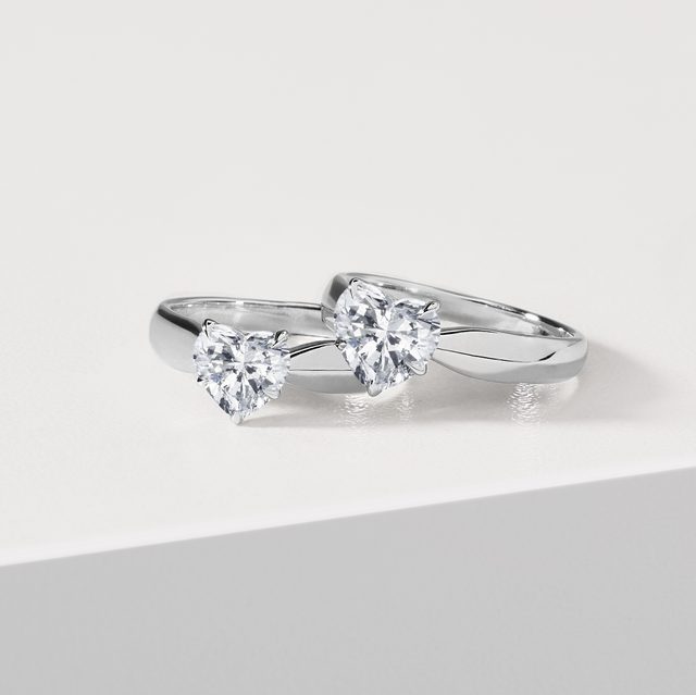 PIERŚCIONEK Z BIAŁEGO ZŁOTA Z LABORATORYJNYM DIAMENTEM SERCEM - PIERŚCIONKI Z LAB GROWN DIAMENTAMI - 