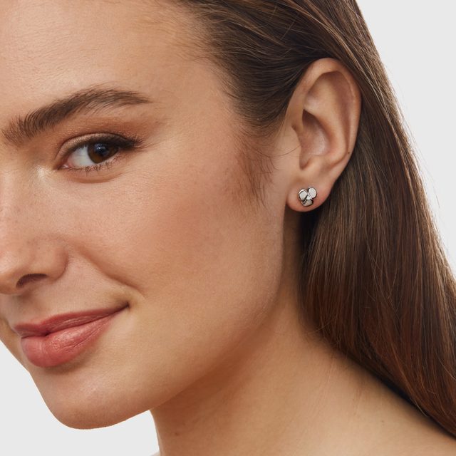 BOUCLES D'OREILLES TRÈFLES EN OR BLANC AVEC DIAMANTS - PUCES D'OREILLES EN DIAMANT - 