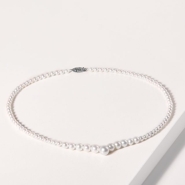 COLLIER DE PERLES INTEMPOREL AVEC FERMOIR EN OR BLANC - COLLIERS DE PERLES - 