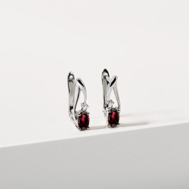 OHRRINGE AUS WEISSGOLD MIT GRANAT UND DIAMANTEN - OHRRINGE GRANAT - 