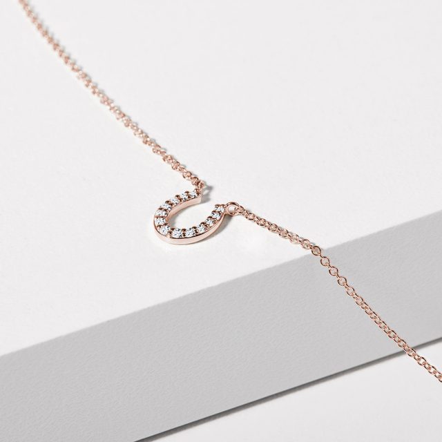 DIAMANTOVÝ NÁHRDELNÍK PODKOVA Z RŮŽOVÉHO ZLATA - NÁHRDELNÍKY S DIAMANTY - 