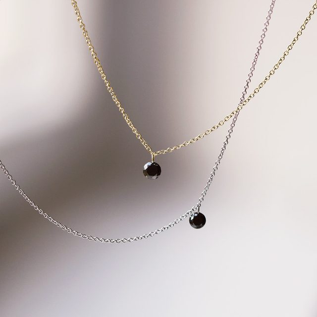 HALSKETTE AUS GELBGOLD MIT SCHWARZEM DIAMANTEN - KETTEN MIT DIAMANTEN - 