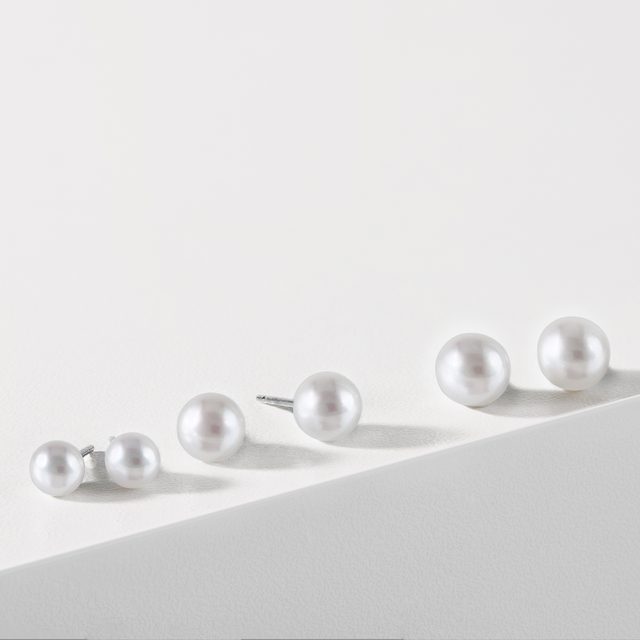 PUCES D'OREILLES EN OR BLANC AVEC PERLES D'EAU DOUCE - BOUCLES D'OREILLES EN PERLES - 