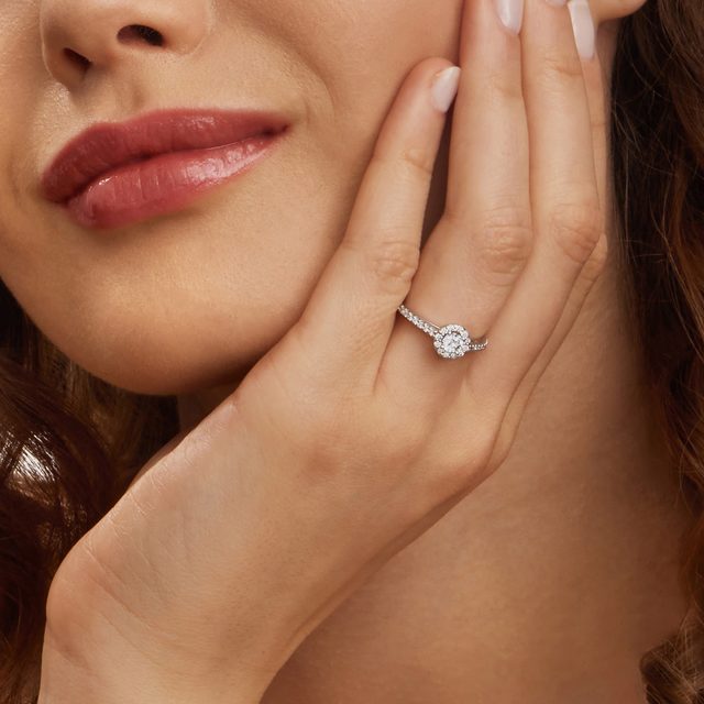 BAGUE D'OR BLANC HALO AVEC DIAMANTS - BAGUES DE FIANÇAILLES EN DIAMANT - 