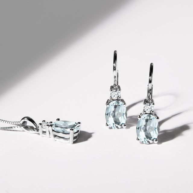 BOUCLES D'OREILLES ET COLLIER OR, AIGUES-MARINES, DIAMANTS - ENSEMBLES DE BIJOUX EN GEMMES - 