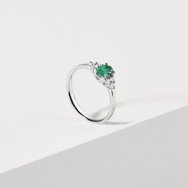 WHITE GOLD RING WITH EMERALD - EMERALD RINGS - 