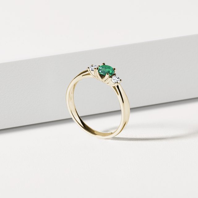 SMARAGDRING MIT DIAMANT IN GELBGOLD - RINGE MIT SMARAGD - 