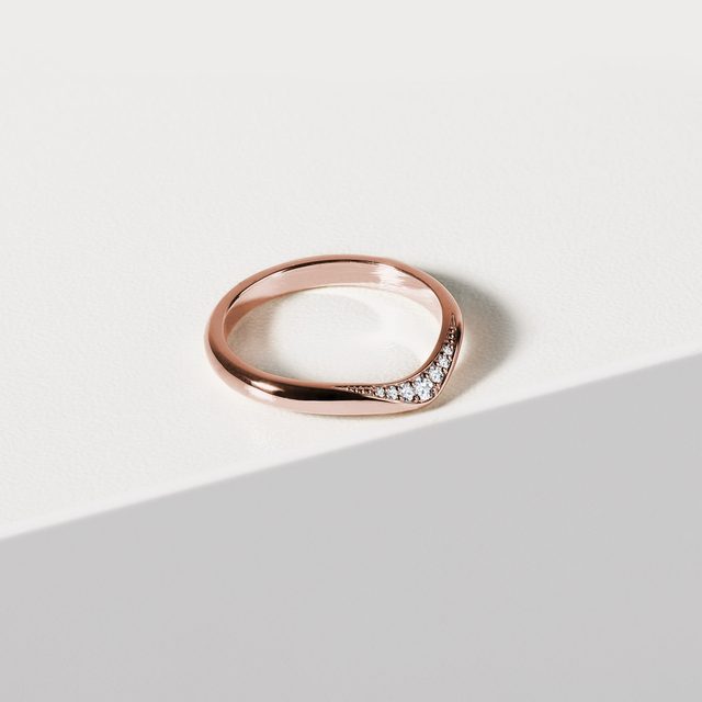 WOMEN'S GRADUATED CHANNEL DIAMOND WEDDING BAND IN ROSE GOLD - WOMEN'S WEDDING RINGS - 