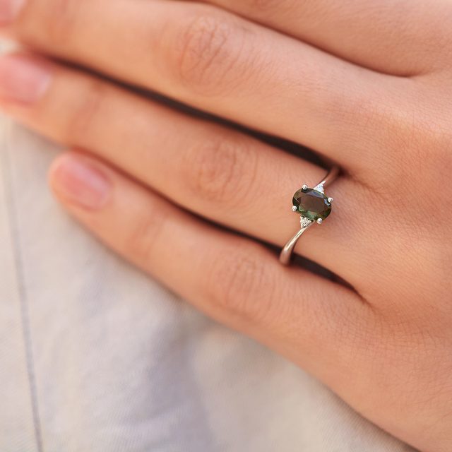 BAGUE AVEC MOLDAVITE ET DIAMANTS - BAGUES EN MOLDAVITE - 