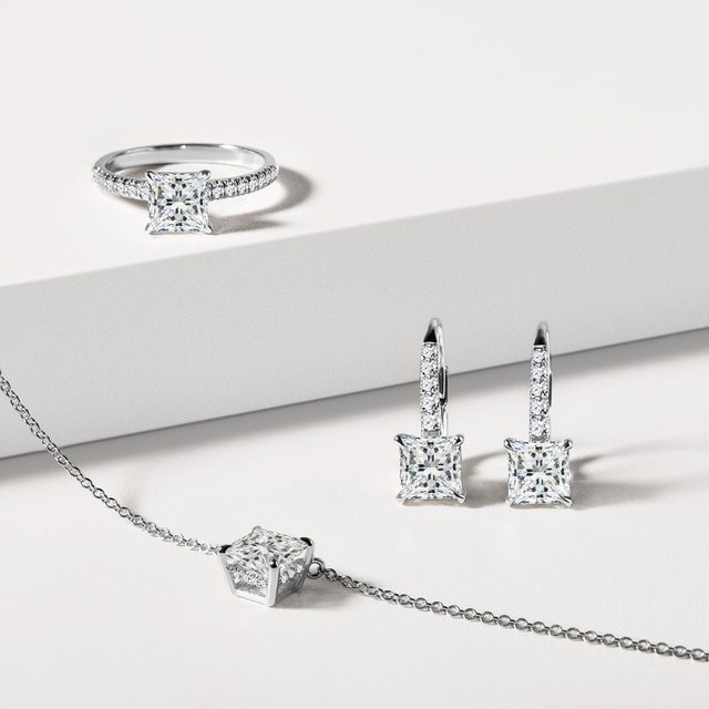 PARURE DE BIJOUX AVEC DIAMANTS DE LABORATOIRE EN OR BLANC - ENSEMBLES DE BIJOUX EN DIAMANT - 