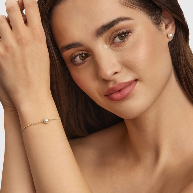 PUCES D'OREILLES ET BRACELET EN OR ET PERLES - PARURES DE PERLES - 