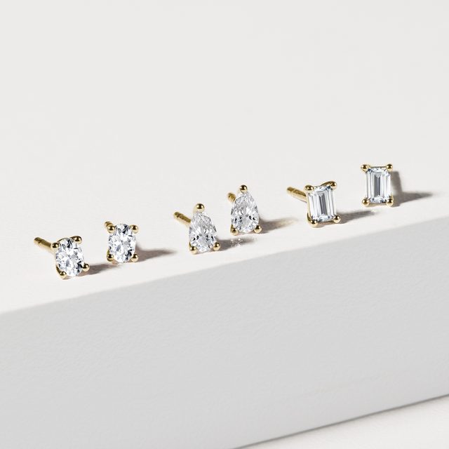 BOUCLES D'OREILLES EN OR ET DIAMANTS TAILLE OVALE - PUCES D'OREILLES EN DIAMANT - 