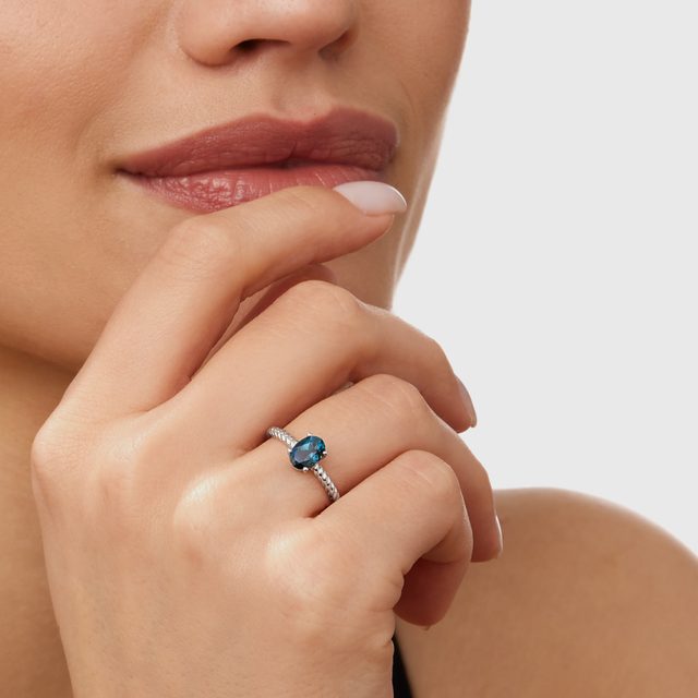 WEISSGOLDRING MIT OVALEM LONDONER TOPAZ - RINGE TOPAS - 