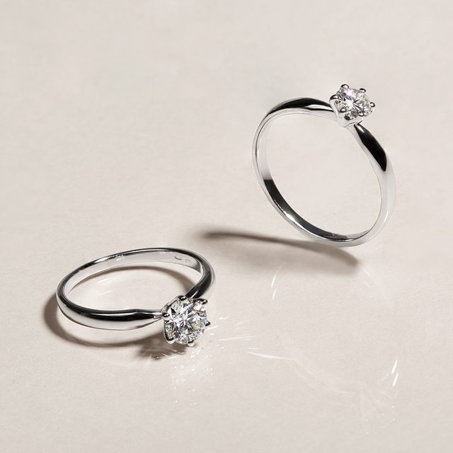 BAGUE EN OR BLANC AVEC UN DIAMANT D'UN DEMI-CARAT - TAILLE BRILLANT - 