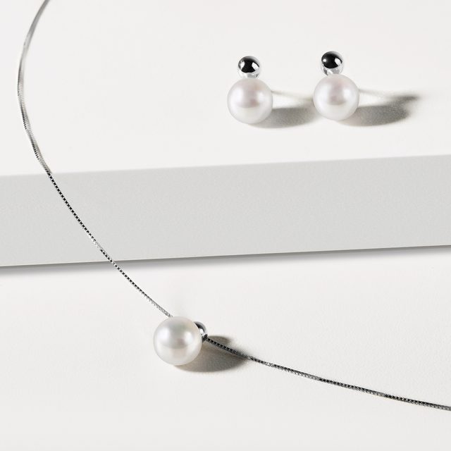 BOUCLES D'OREILLES MODERNES EN OR BLANC AVEC PERLES D'EAU DOUCE - BOUCLES D'OREILLES EN PERLES - 