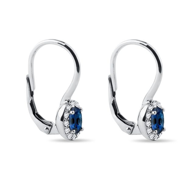 BOUCLES D'OREILLES EN OR BLANC AVEC SAPHIR OVALE ET DIAMANTS - BOUCLES D'OREILLES EN SAPHIR - 