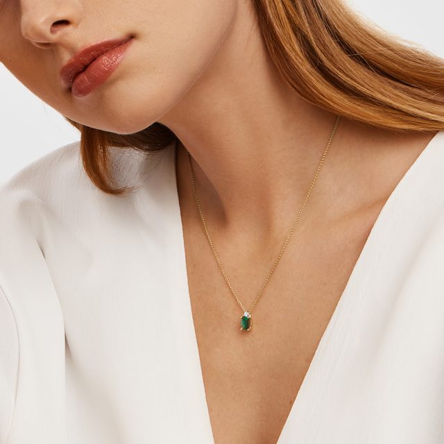 SET AUS OHRRINGEN UND HALSKETTE MIT SMARAGDEN IN GELBGOLD - SCHMUCK SETS EDELSTEINE - 