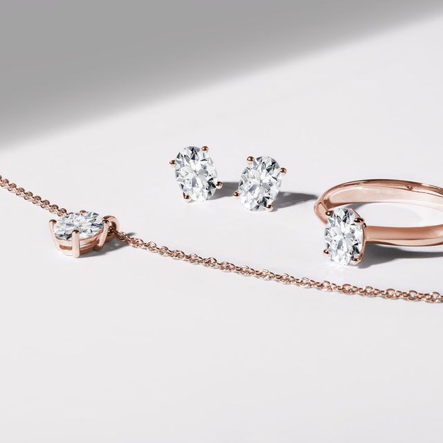 VERLOBUNGSRING MIT OVALEM DIAMANTEN IN ROSÉGOLD - RINGE MIT LAB GROWN DIAMANTEN - 