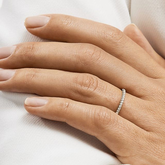 ANNEAU DE MARIAGE EN OR BLANC AVEC DIAMANTS - ALLIANCES DE MARIAGE FEMMES - 