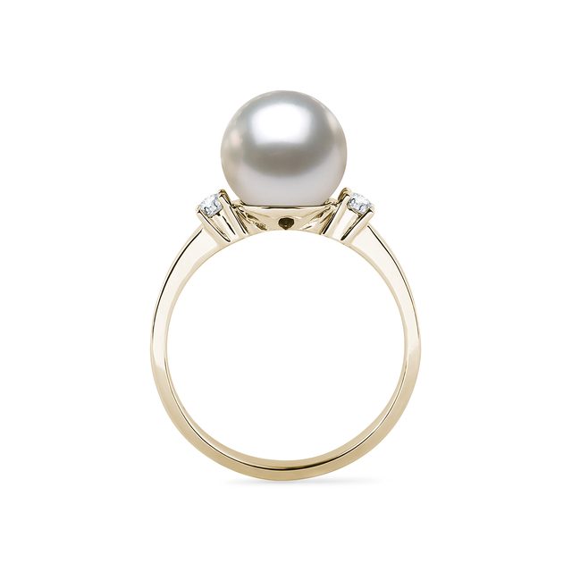 Akoya pearl and diamond ring in yellow gold | KLENOTA