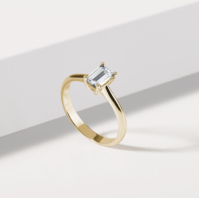EMERALD CUT DIAMOND RING IN YELLOW GOLD - DIAMOND ENGAGEMENT RINGS - 