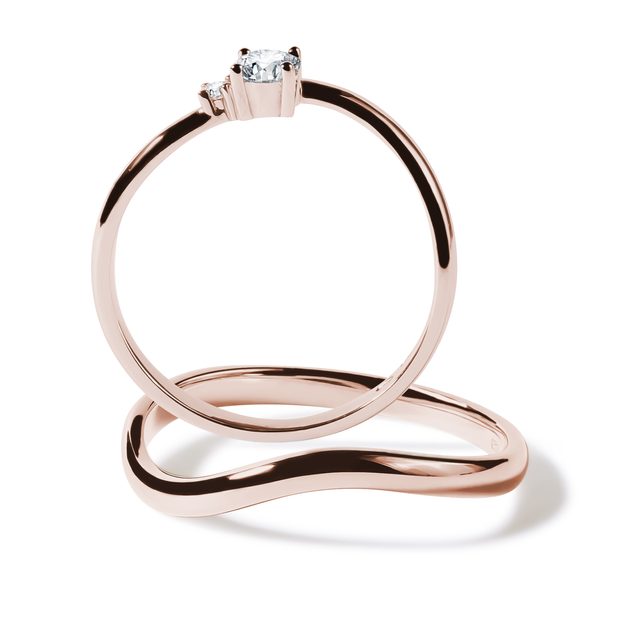 JEU DE BAGUES DE FIANÇAILLES ET DE MARIAGE EN OR ROSE AVEC DIAMANTS - BAGUE DE FIANÇAILLES ET ALLIANCE ASSORTIES - 