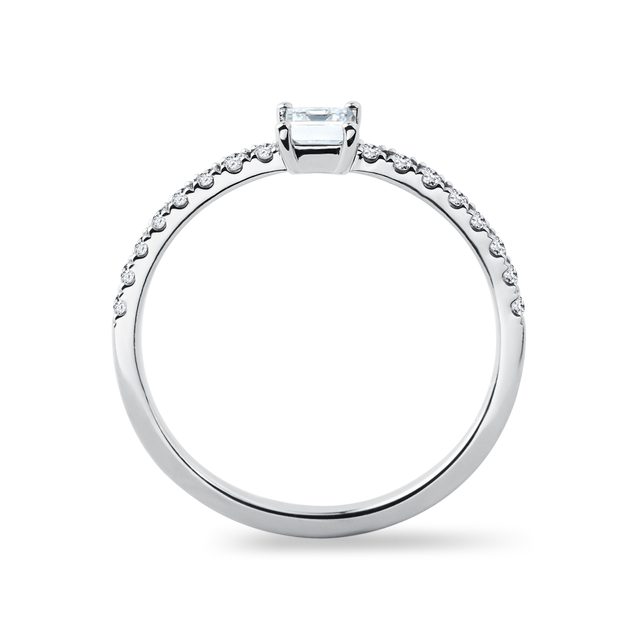 PRSTEN S DIAMANTEM PRINCESS A BRILIANTY V BÍLÉM ZLATĚ - DIAMANTOVÉ ZÁSNUBNÍ PRSTENY - 