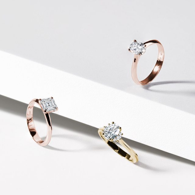 OVAL DIAMOND RING WITH SIDE DIAMONDS IN YELLOW GOLD - DIAMOND ENGAGEMENT RINGS - 