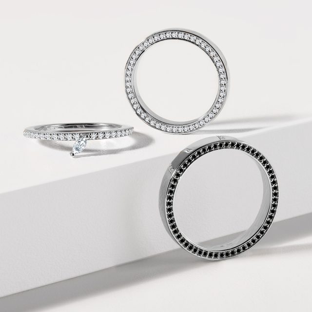 ALLIANCE EN OR BLANC AVEC DIAMANTS NOIRS - ALLIANCES DE MARIAGE HOMMES - 