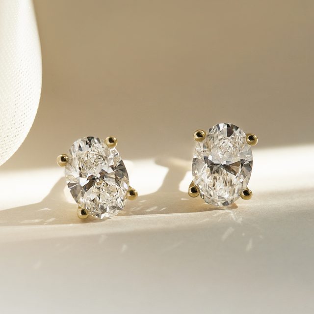 KOLCZYKI - ŻÓŁTE ZŁOTO Z OWALNYMI DIAMENTAMI LABORATORYJNYMI - DIAMENTOWE KOLCZYKI SZTYFTY - 