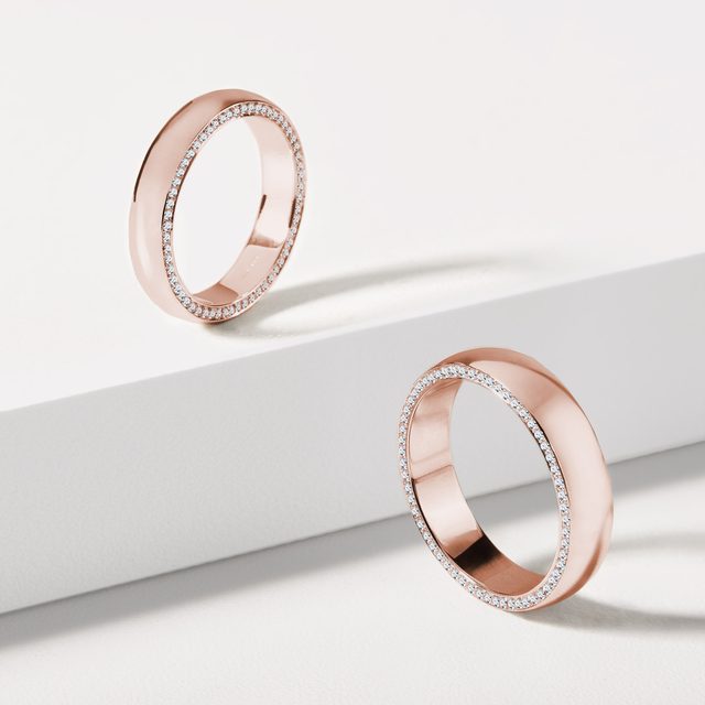 ENSEMBLE D'ALLIANCES EN OR ROSE AVEC DIAMANTS LATÉRAUX - ENSEMBLE D’ALLIANCES EN OR ROSE - 