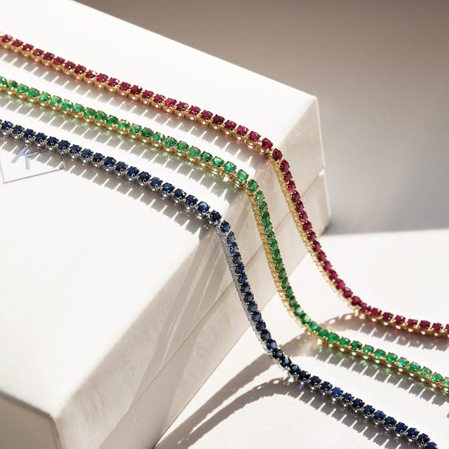 TENISOVÝ NÁRAMEK VE ŽLUTÉM ZLATĚ SE SMARAGDY - TENISOVÉ NÁRAMKY - 