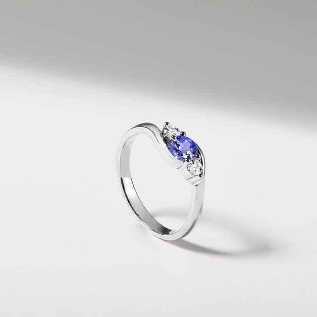BAGUE D'OR BLANC AVEC TANZANITE ET DIAMANTS - BAGUES EN TANZANITE - 