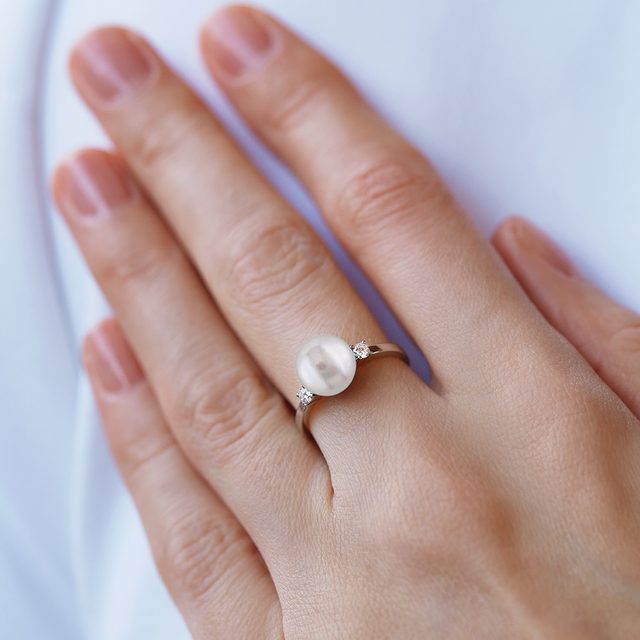 PEARL AND DIAMOND RING IN WHITE GOLD - PEARL RINGS - 