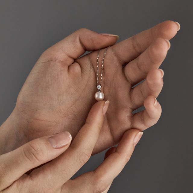 WEISSGOLD-ANHÄNGER MIT AKOYAPERLE - PERLEN ANHÄNGER - 