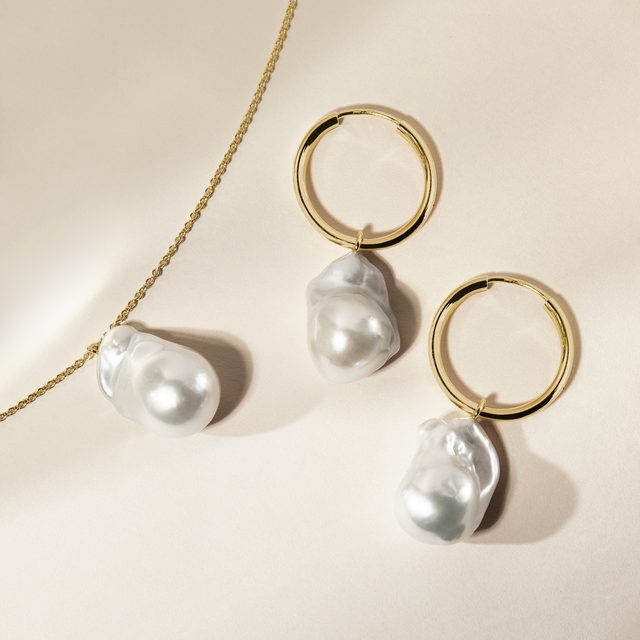 GOLD HOOP EARRINGS WITH BAROQUE PEARLS - PEARL EARRINGS - 