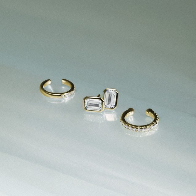 KOLCZYKI Z ŻÓŁTEGO ZŁOTA Z PROSTOKĄTNYMI DIAMENTAMI - DIAMENTOWE KOLCZYKI SZTYFTY - 