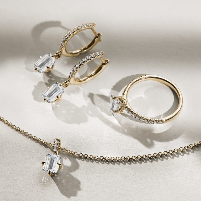 GELBGOLDENE OHRRINGE MIT LABOR-DIAMANTEN IM SMARAGDSCHLIFF - OHRRINGE DIAMANT - 