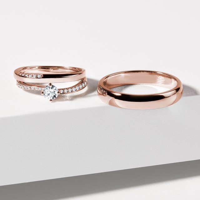 ALLIANCES EN OR ROSE ET DIAMANTS - ENSEMBLE D’ALLIANCES EN OR ROSE - 