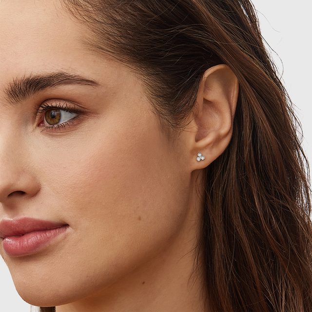 NÁUŠNICE Z BÍLÉHO ZLATA S BEZEL DIAMANTY - DIAMANTOVÉ NÁUŠNICE PECKY - 