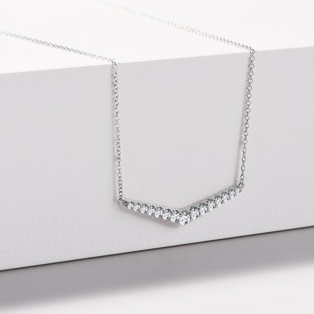COLLIER V EN OR BLANC ET DIAMANTS - COLLIERS AVEC DIAMANTS - 