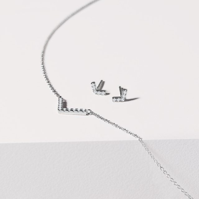 DIAMANTOVÉ NÁUŠNICE Z BÍLÉHO ZLATA - DIAMANTOVÉ NÁUŠNICE - 