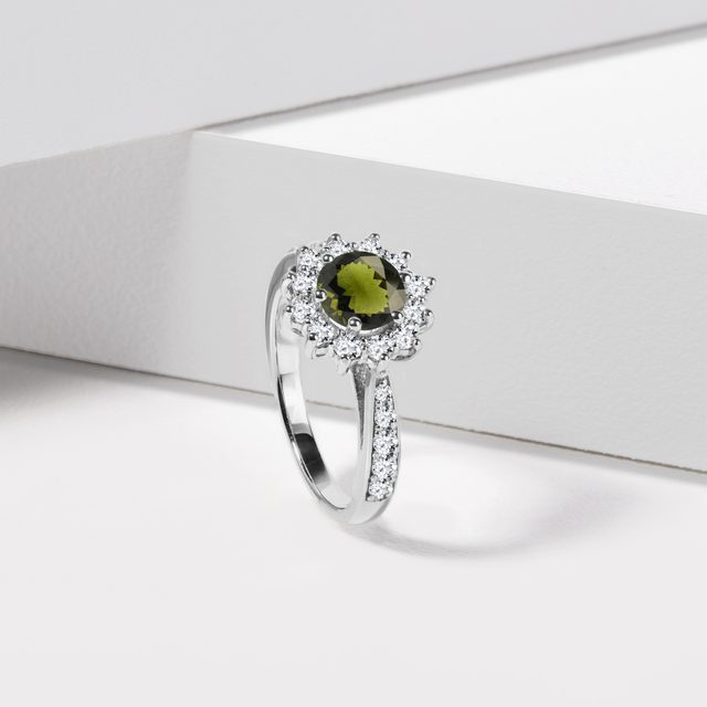 BAGUE EN OR BLANC, MOLDAVITE ET DIAMANTS - BAGUES EN MOLDAVITE - 