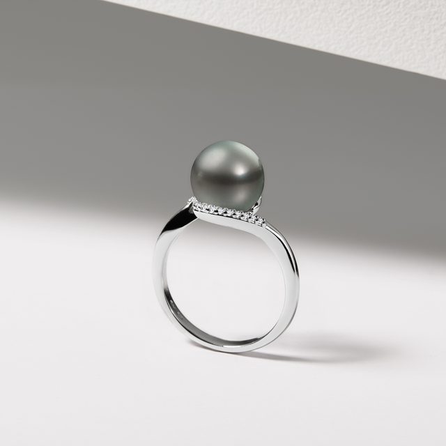 BAGUE EN OR AVEC PERLE DE TAHITI ET DIAMANTS - BAGUES EN PERLES - 