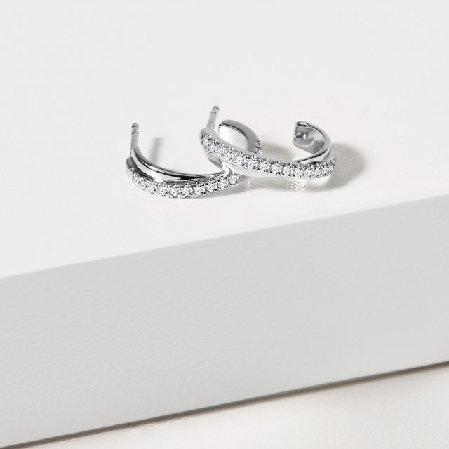 BOUCLES D'OREILLES CRÉOLES EN OR BLANC ET RANGÉE DE DIAMANTS - BOUCLES D'OREILLES EN DIAMANT - 