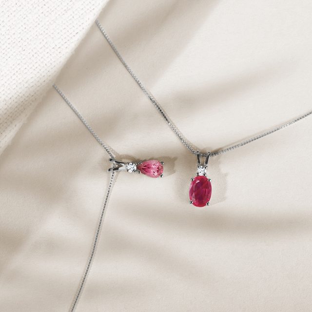 Ruby pendant necklace in white gold KLENOTA